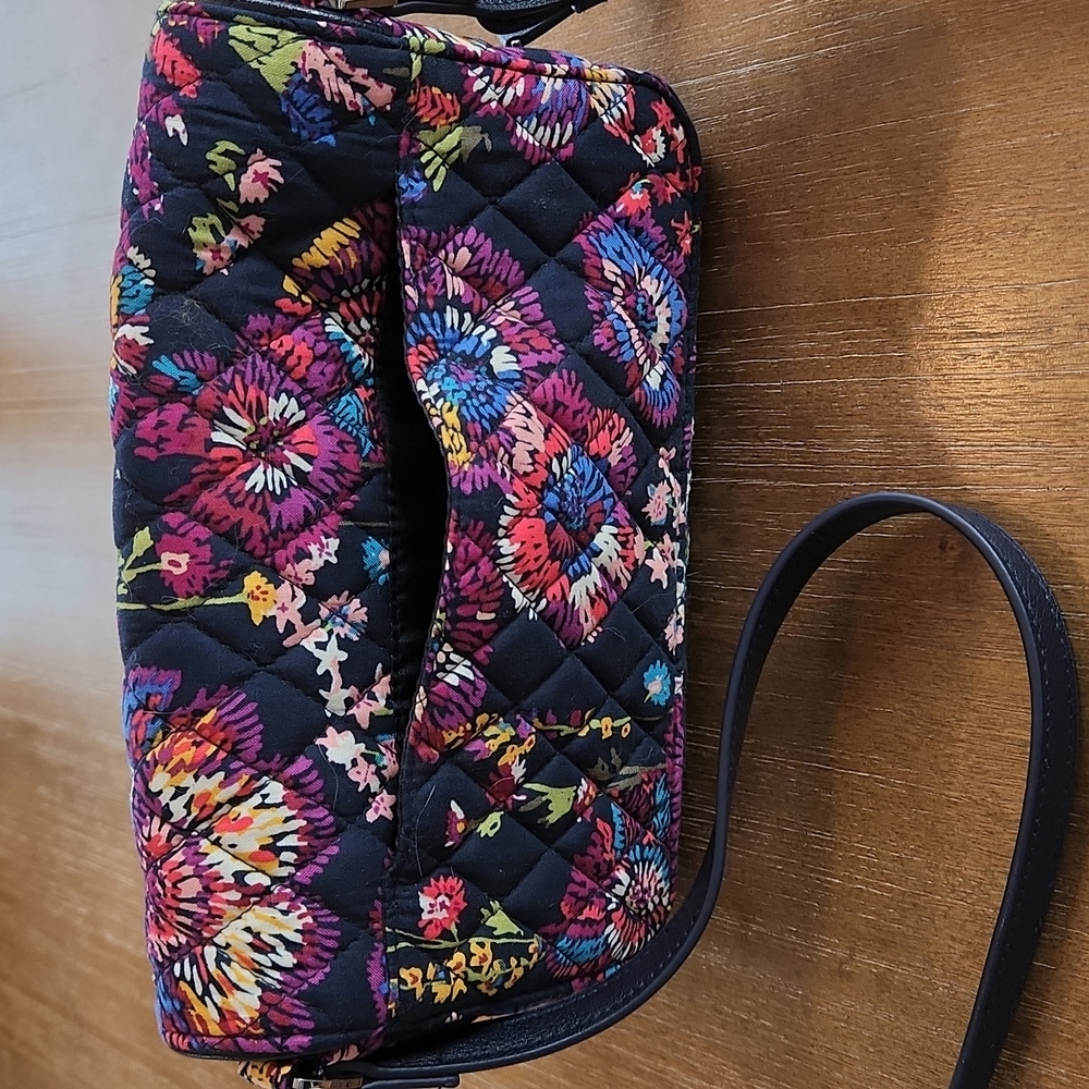 NEVER USED VERA BRADLEY CROSSBODY BAG - Picture 2 of 16